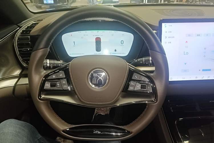 Used BYD Han 2024 DM-i Glory Edition 121KM Elite Model Steering Wheel