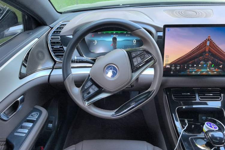 Used BYD Han 2024 DM-i Glory Edition 121KM Elite Model Steering Wheel