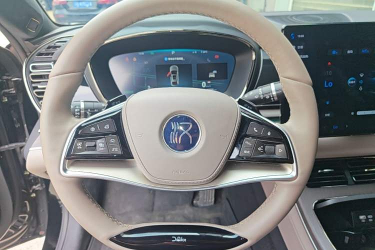 Used BYD Han 2024 EV Glory Edition 610 km All-Wheel Drive "Tian Shen Zhi Jia" Intelligent Driving Model Steering Wheel