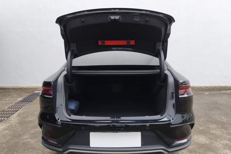 Used BYD Han 2024 EV Glory Edition 605KM Front-Wheel-Drive Premium Model Trunk