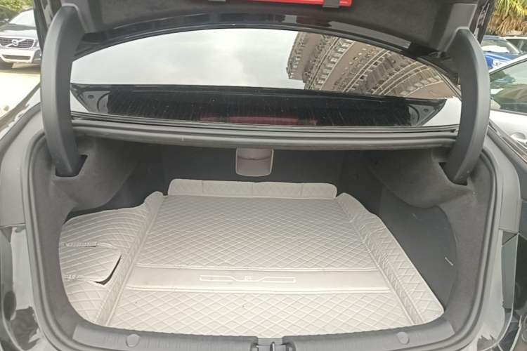Used BYD Han 2024 EV Glory Edition 605KM Front-Wheel-Drive Premium Model Trunk