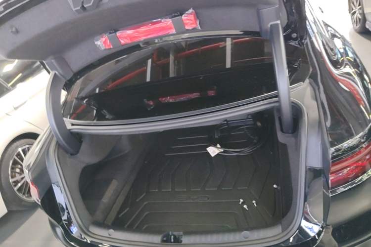 Used BYD Han 2024 DM-i Glory Edition 121KM Prestige Model Trunk