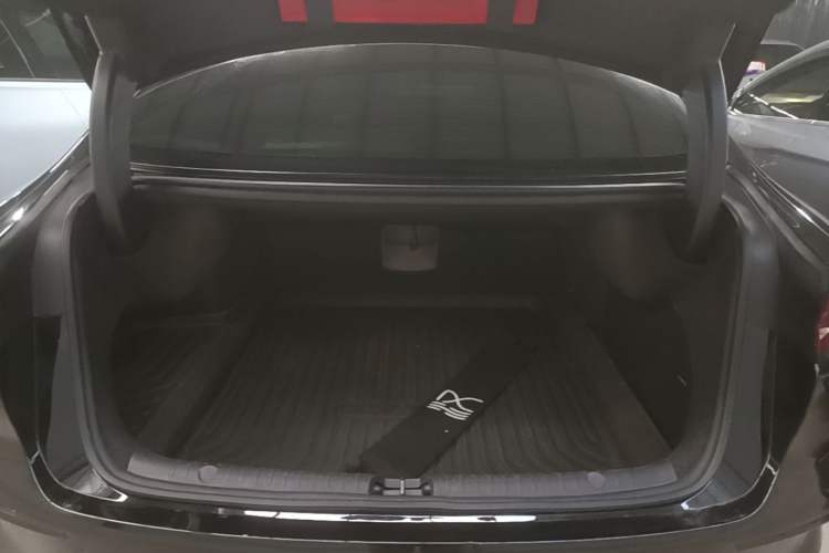 Used BYD Han 2024 EV Glory Edition 715KM Front-Wheel-Drive Flagship Model Trunk