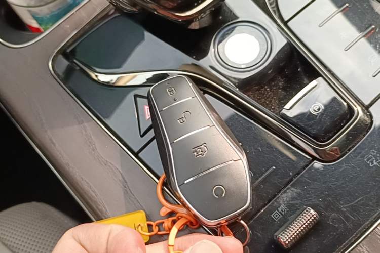 Used BYD Han 2024 EV Glory Edition 610 km All-Wheel Drive "Tian Shen Zhi Jia" Intelligent Driving Model Vehicle Key