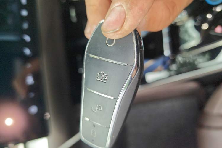 Used BYD Han 2024 EV Glory Edition 605KM Front-Wheel-Drive Premium Model Vehicle Key