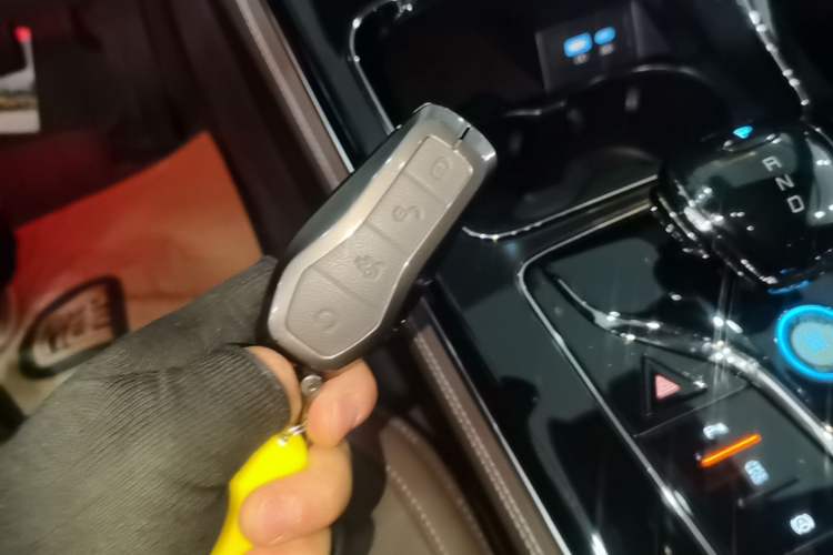 Used BYD Han 2024 DM-i Glory Edition 121KM Prestige Model Vehicle Key