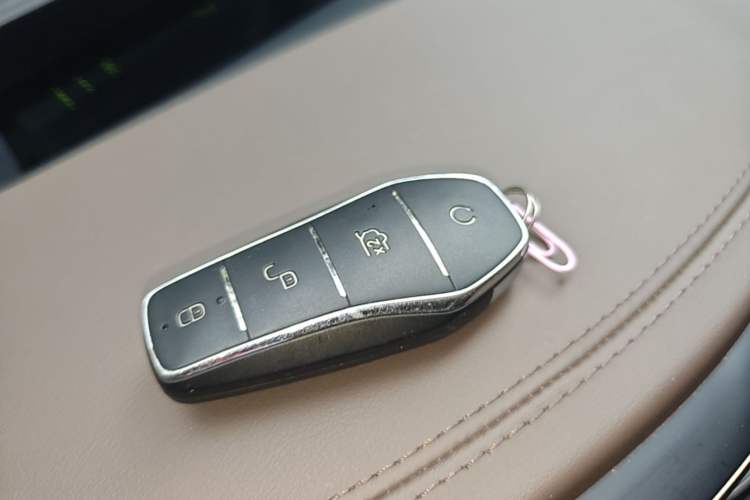 Used BYD Han 2024 EV Glory Edition 605KM Front-Wheel-Drive Premium Model Vehicle Key