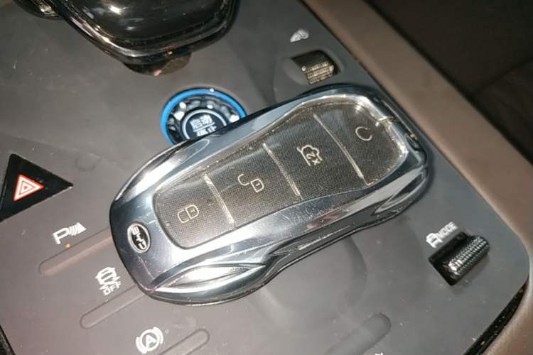 Used BYD Han 2024 DM-i Glory Edition 121KM Prestige Model Vehicle Key