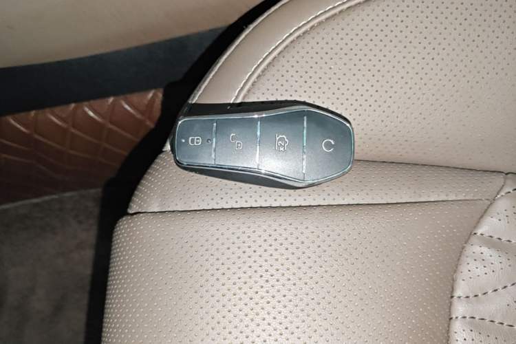 Used BYD Han 2024 DM-i Glory Edition 121KM Prestige Model Vehicle Key
