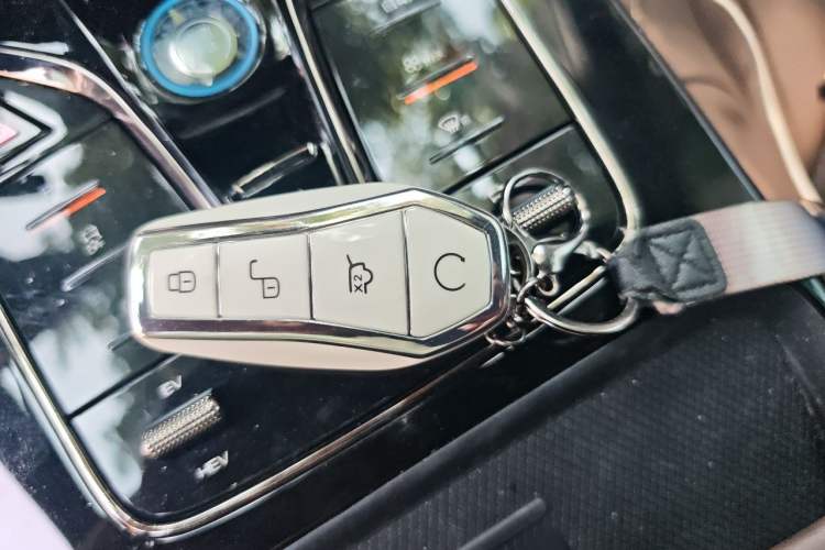 Used BYD Han 2024 DM-i Glory Edition 121KM Prestige Model Vehicle Key