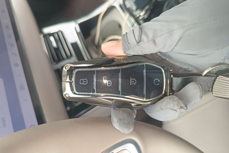 Used BYD Han 2024 EV Glory Edition 605KM Front-Wheel-Drive Premium Model Vehicle Key