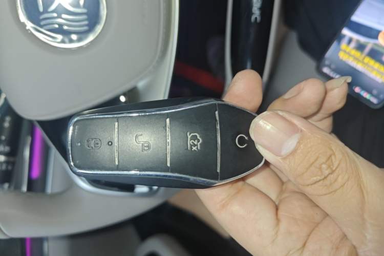 Used BYD Han 2024 DM-i Glory Edition 200KM Flagship Model Vehicle Key