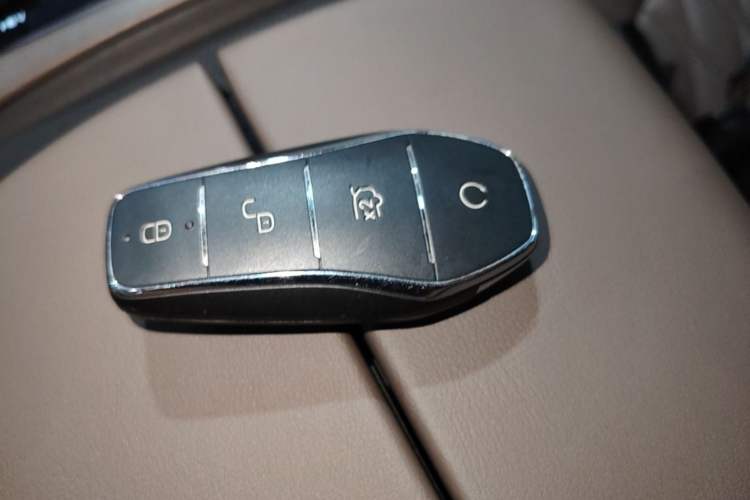 Used BYD Han 2024 DM-i Glory Edition 121KM Prestige Model Vehicle Key