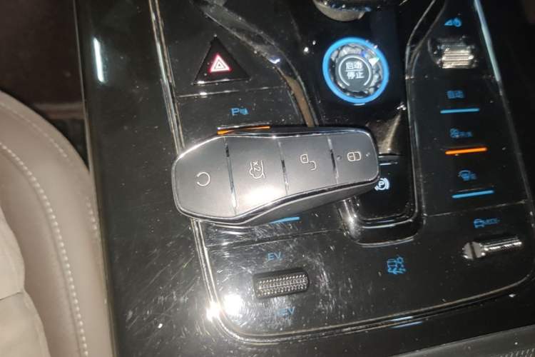 Used BYD Han 2024 DM-i Glory Edition 121KM Prestige Model Vehicle Key