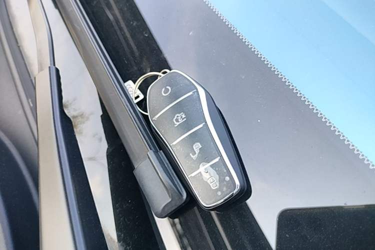 Used BYD Han 2024 EV Glory Edition 506KM Front-Wheel-Drive Premium Model Vehicle Key