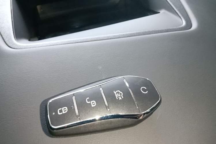 Used BYD Han 2024 EV Glory Edition 610 km All-Wheel Drive "Tian Shen Zhi Jia" Intelligent Driving Model Vehicle Key