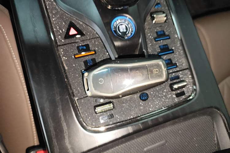 Used BYD Han 2024 DM-i Glory Edition 121KM Prestige Model Vehicle Key