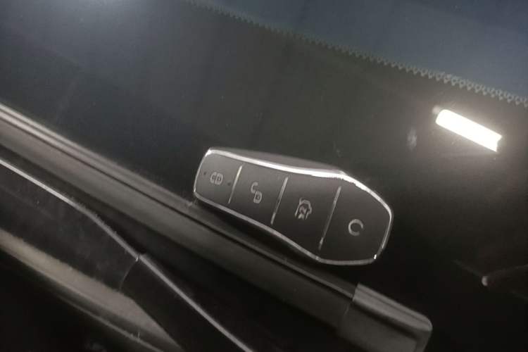 Used BYD Han 2024 EV Glory Edition 715KM Front-Wheel-Drive Flagship Model Vehicle Key