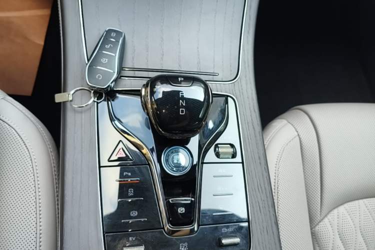 Used BYD Han 2024 DM-i Glory Edition 121KM Premium Model Gear Lever