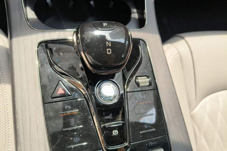 Used BYD Han 2024 DM-i Glory Edition 121KM Premium Model Gear Lever