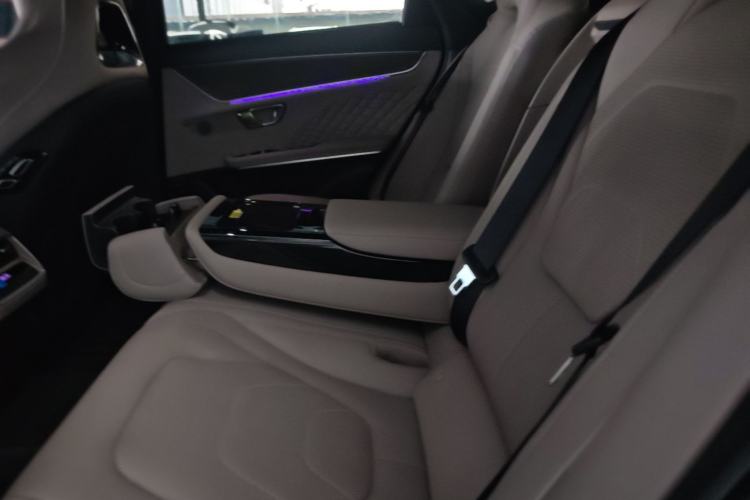 Used BYD Han 2024 EV Glory Edition 610 km All-Wheel Drive "Tian Shen Zhi Jia" Intelligent Driving Model Left Rear Seat