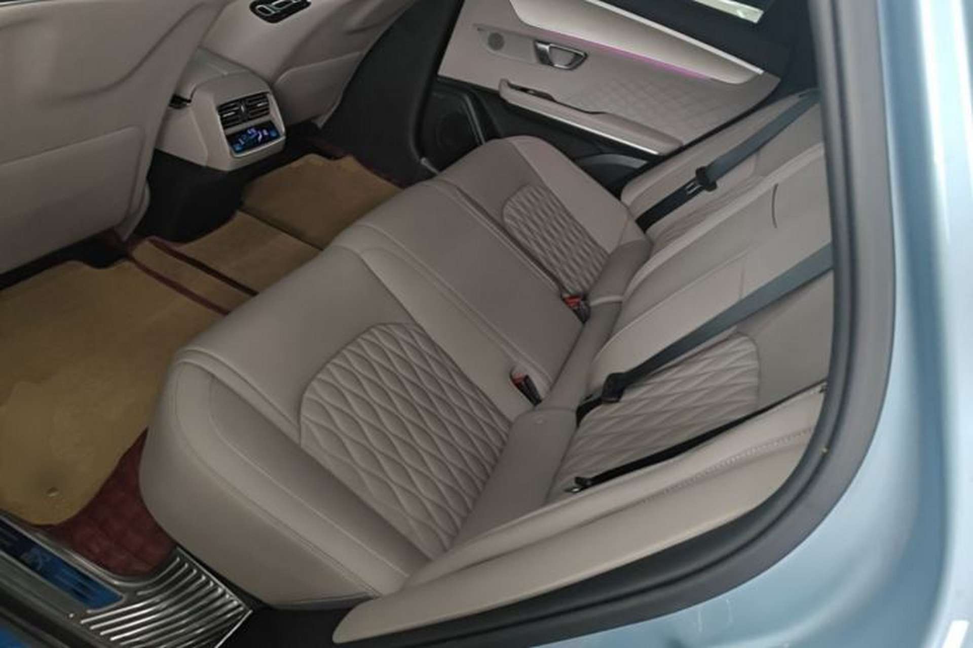 Used BYD Han 2024 DM-i Glory Edition 121KM Prestige Model Left Rear Seat