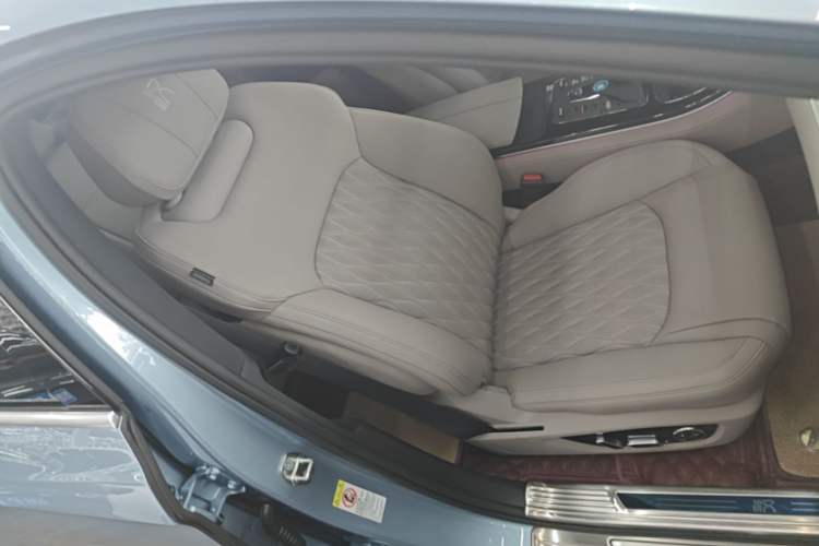Used BYD Han 2024 DM-i Glory Edition 121KM Prestige Model Right Front Seat