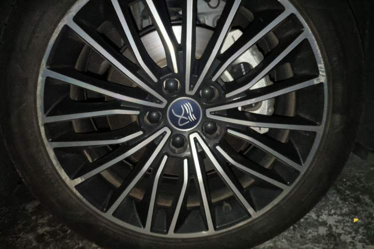 Used BYD Han 2024 DM-i Glory Edition 121KM Premium Model Right Front Wheel Hub