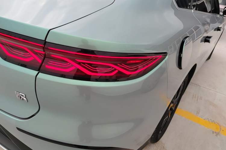 Used BYD Han 2024 DM-i Glory Edition 121KM Prestige Model Right Rear Taillight