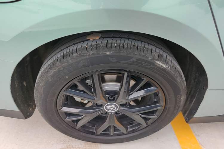 Used BYD Han 2024 DM-i Glory Edition 121KM Prestige Model Right Rear Wheel Hub