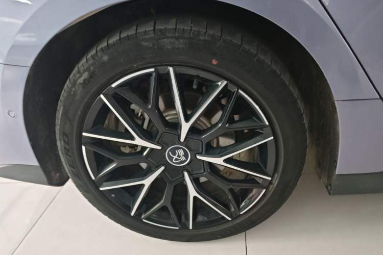 Used BYD Han 2024 EV Glory Edition 610 km All-Wheel Drive "Tian Shen Zhi Jia" Intelligent Driving Model Right Rear Wheel Hub