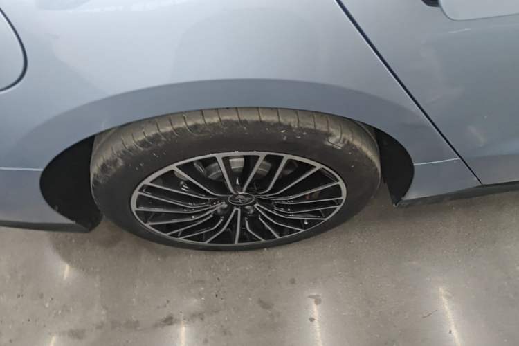 Used BYD Han 2024 DM-i Glory Edition 121KM Prestige Model Right Rear Wheel Hub