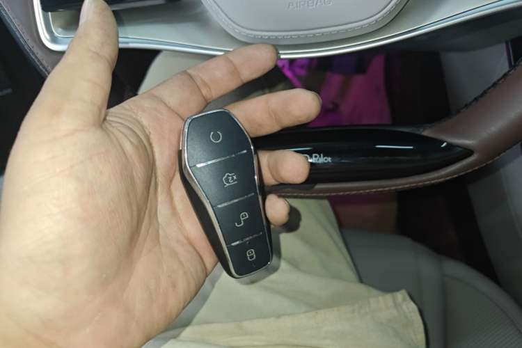Used BYD Han 2024 DM-i Glory Edition 121KM Prestige Model Vehicle Key