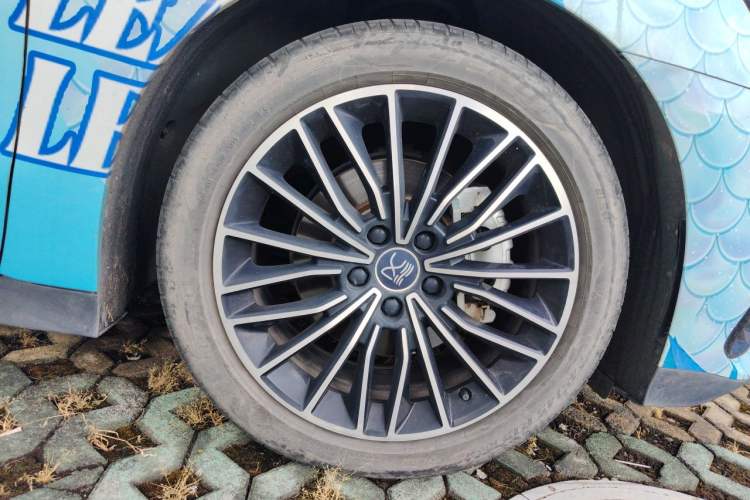 Used BYD Han 2024 DM-i Glory Edition 121KM Premium Model Right Front Wheel Hub