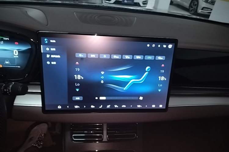 Used BYD Han 2024 DM-i Glory Edition 121KM Elite Model Audio And AC Panel