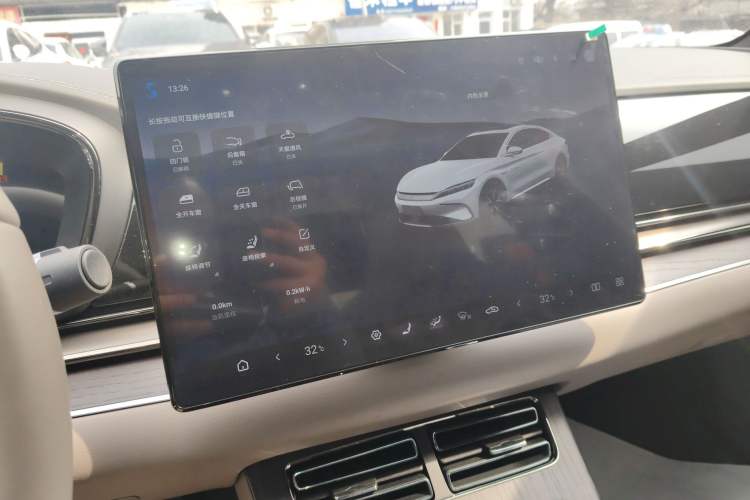Used BYD Han 2024 EV Glory Edition 610 km All-Wheel Drive "Tian Shen Zhi Jia" Intelligent Driving Model Audio And AC Panel