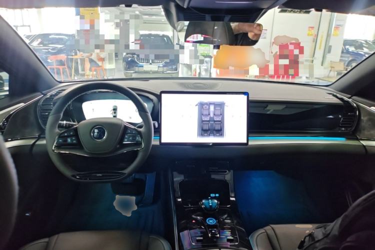 Used BYD Han 2024 EV Glory Edition 605KM Front-Wheel-Drive Premium Model Center Console