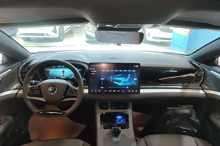 Used BYD Han 2024 DM-i Glory Edition 121KM Elite Model Center Console