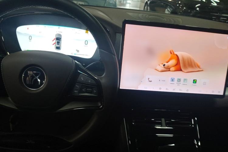 Used BYD Han 2024 DM-i Glory Edition 121KM Elite Model Center Console