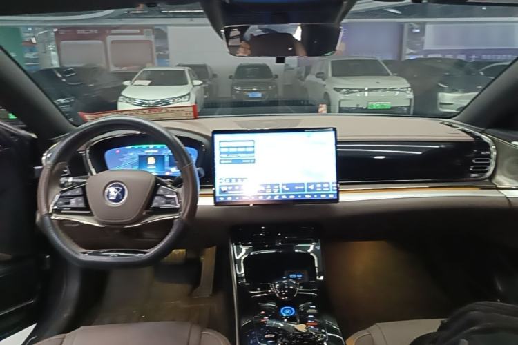 Used BYD Han 2024 DM-i Glory Edition 121KM Prestige Model Center Console