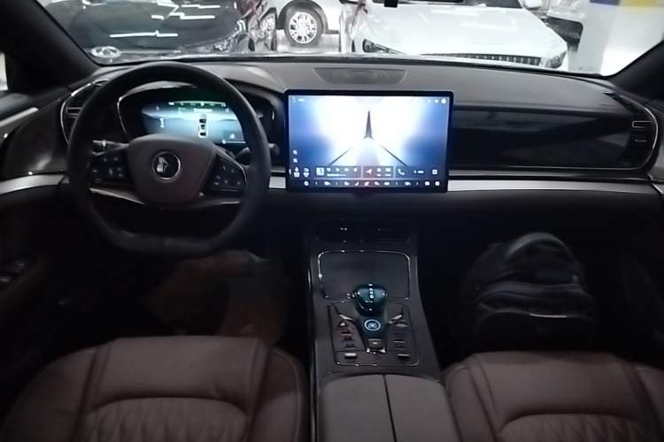 Used BYD Han 2024 DM-i Glory Edition 121KM Elite Model Center Console