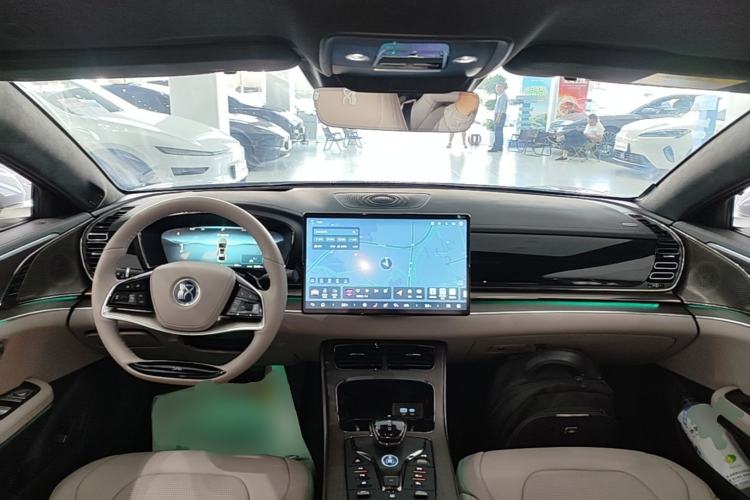 Used BYD Han 2024 EV Glory Edition 610 km All-Wheel Drive "Tian Shen Zhi Jia" Intelligent Driving Model Center Console