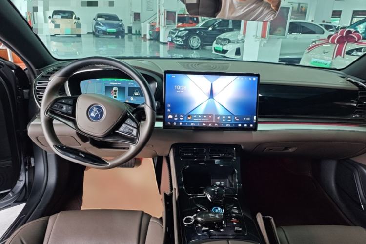 Used BYD Han 2024 DM-i Glory Edition 121KM Prestige Model Center Console