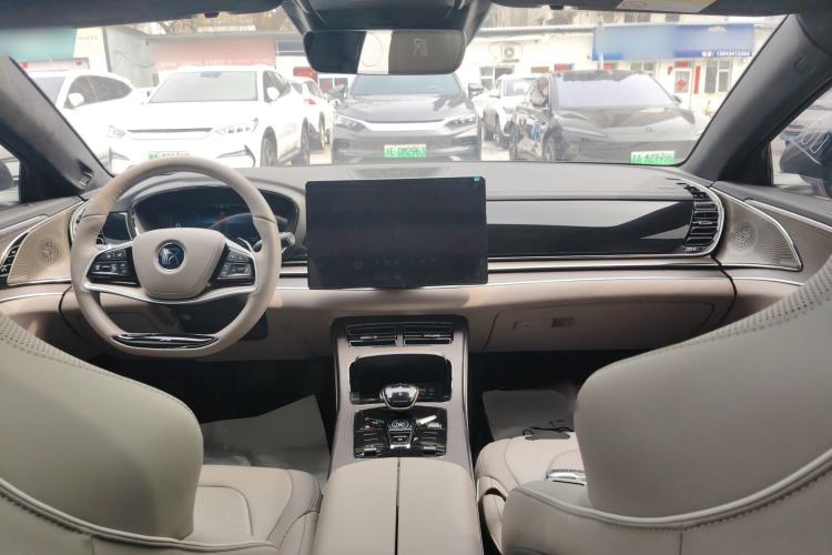 Used BYD Han 2024 EV Glory Edition 610 km All-Wheel Drive "Tian Shen Zhi Jia" Intelligent Driving Model Center Console