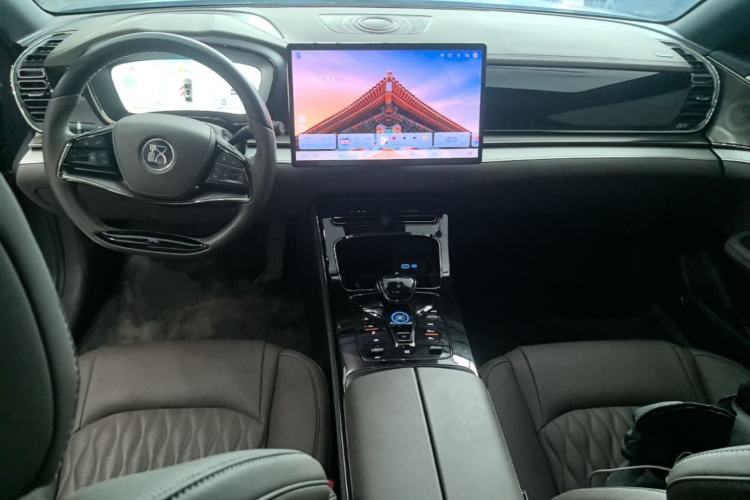 Used BYD Han 2024 DM-i Glory Edition 121KM Elite Model Center Console