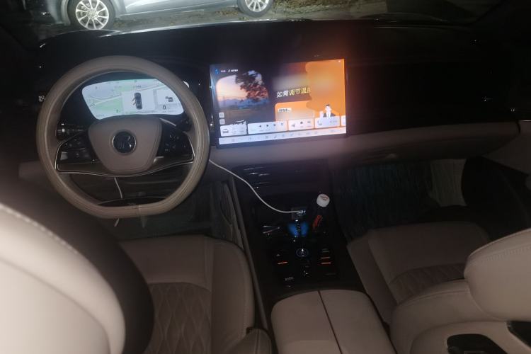 Used BYD Han 2024 EV Glory Edition 715KM Front-Wheel-Drive Flagship Model Center Console