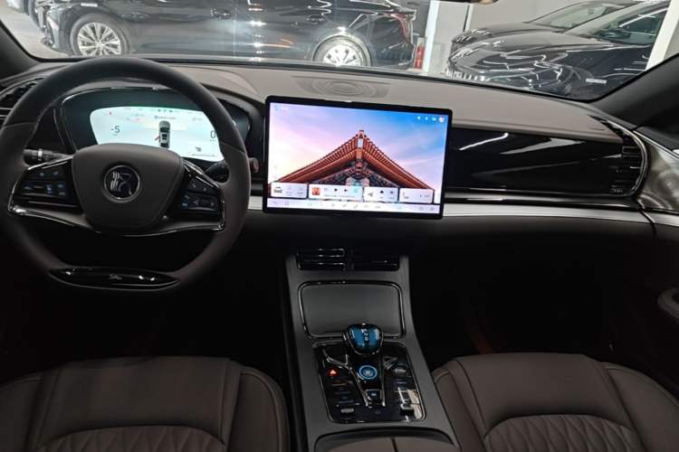 Used BYD Han 2024 DM-i Glory Edition 121KM Elite Model Center Console