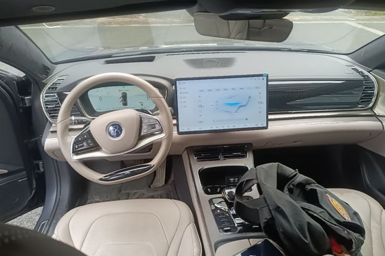Used BYD Han 2024 EV Glory Edition 610 km All-Wheel Drive "Tian Shen Zhi Jia" Intelligent Driving Model Center Console