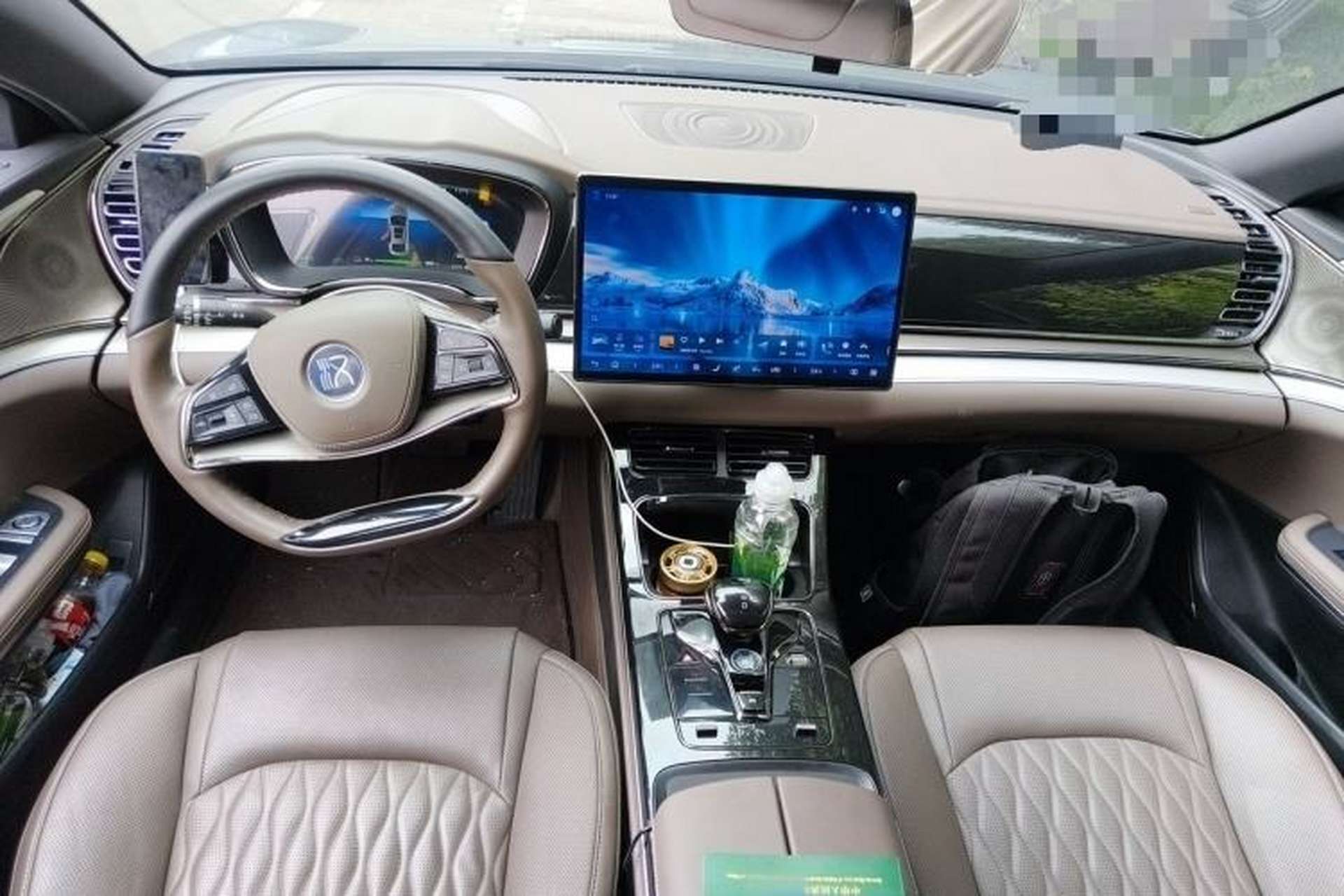 Used BYD Han 2024 EV Glory Edition 506KM Front-Wheel-Drive Premium Model Center Console