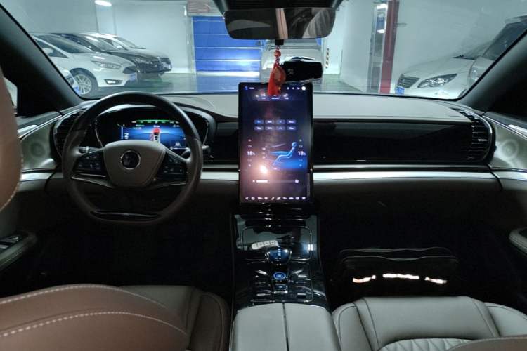 Used BYD Han 2024 DM-i Glory Edition 121KM Elite Model Center Console